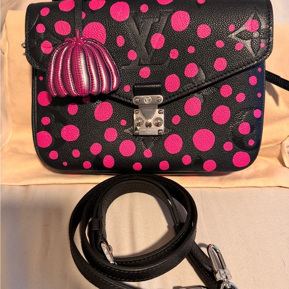 Louis Vuitton Black and Pink Crossbody Bag - Picture 13 of 16